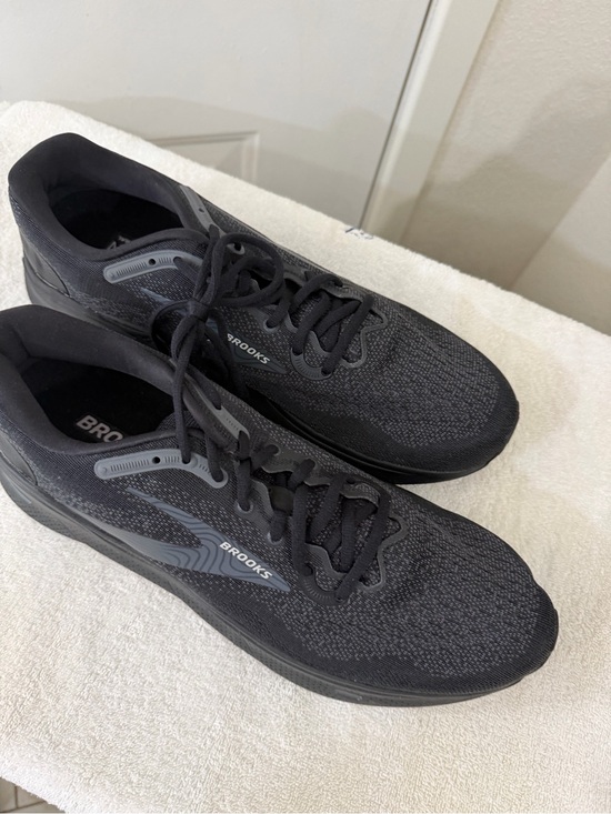 Brooks Running Shoes Black Size 13 D main image 9